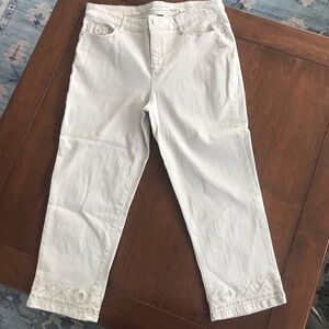 Gloria Vanderbilt Women's Cream‎ denim Capri Crop Jeans- Size 10